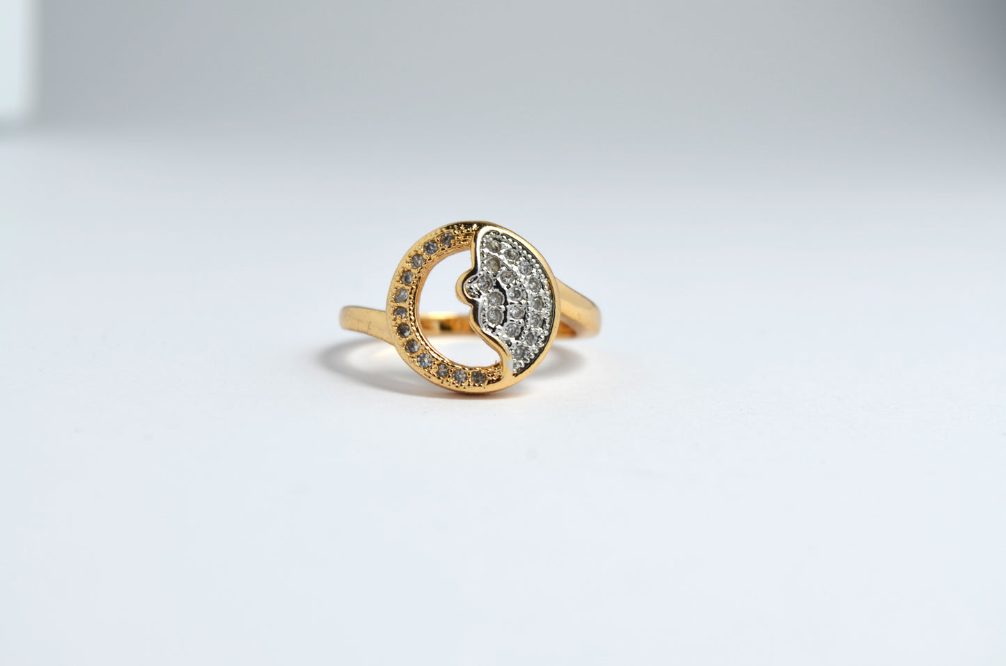 Semi-Circular CZ Ring