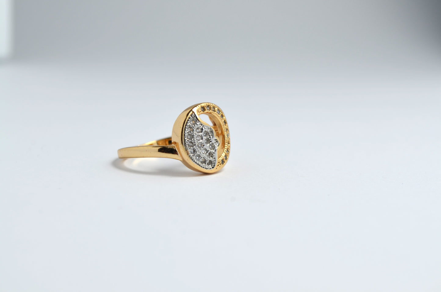 Semi-Circular CZ Ring